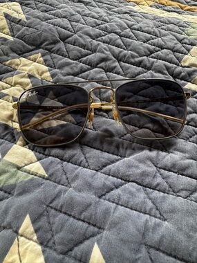 Ray-Ban Gold Frame Sunglasses with Black/Dark Gray Lenses